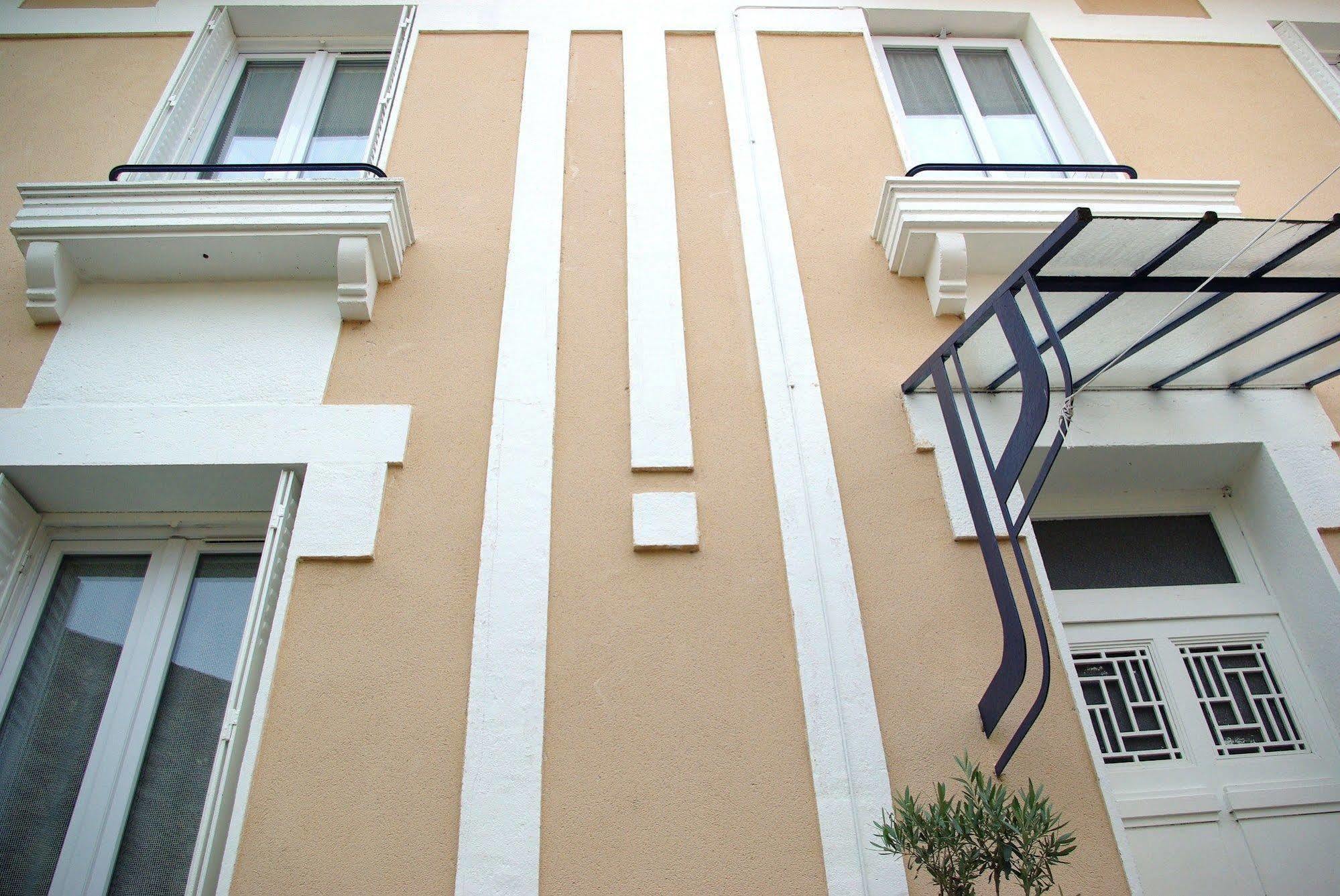 Akena Hf